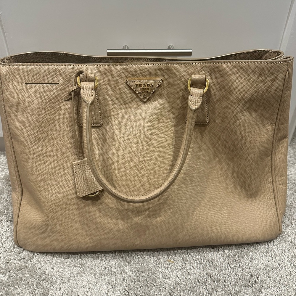 PRADA
Saffiano Lux Large Tote.